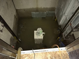 當電梯井出現滲漏水情況時，應該怎么進行滲漏水防水維修呢？